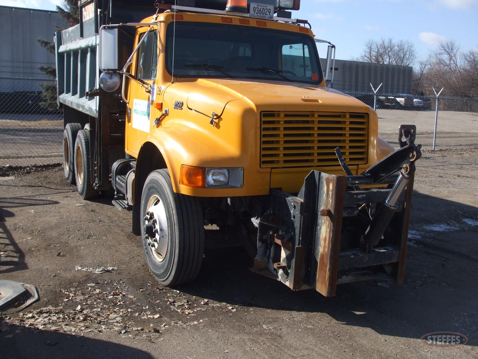 2000 IHC 4900_1.JPG